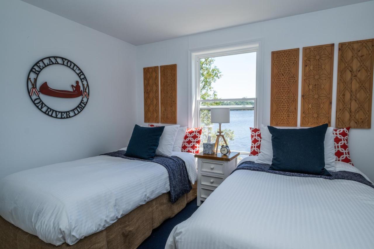 Lighthouse Motel And Cottages ブリッジウォーター エクステリア 写真